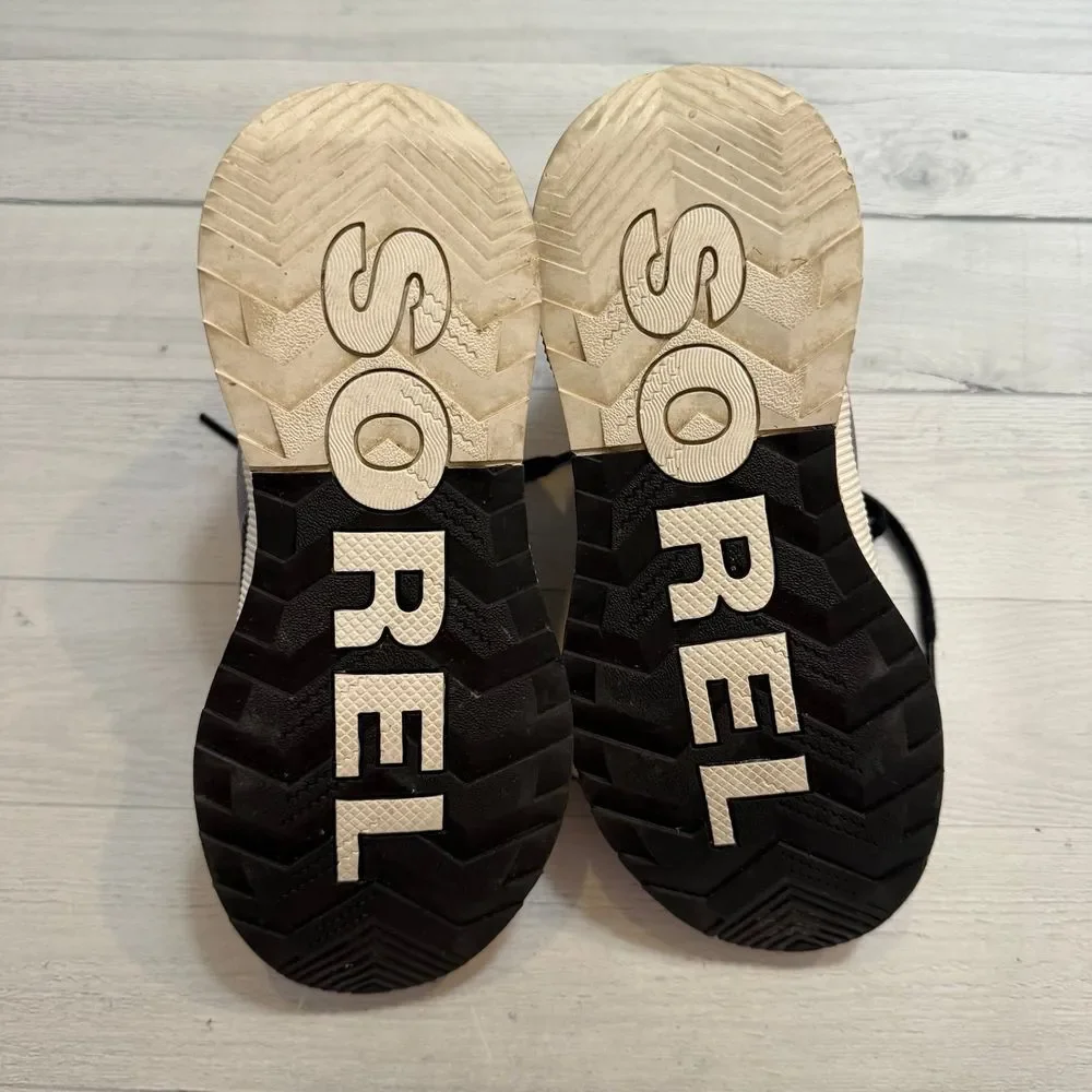 SOREL Women's Out N‎ About Mid Waterproof Sneaker boot size 6